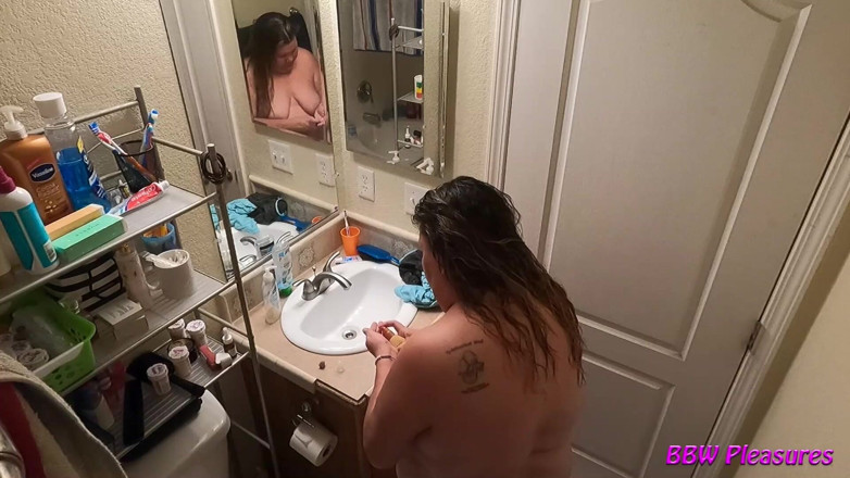 BBW Pleasures: 暴露狂胖美女夫妇淋浴