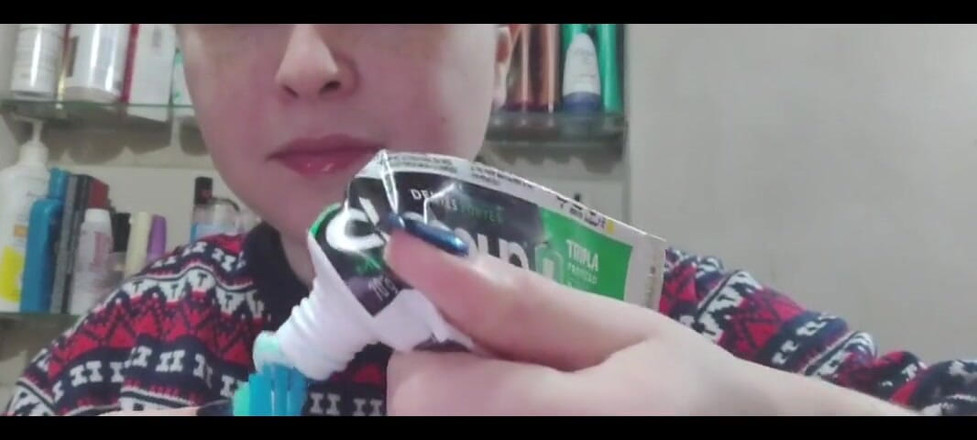 RavenHearth666VIP: Je me brosse les dents