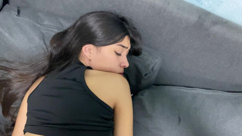 CamilaNova: 自宅でグルーミング中の賢明な義理の妹は私のチンポを味わいたい