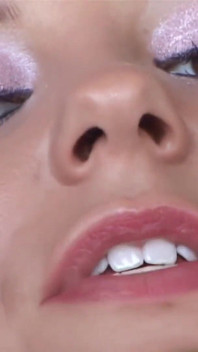 Süße blondine in anal-action