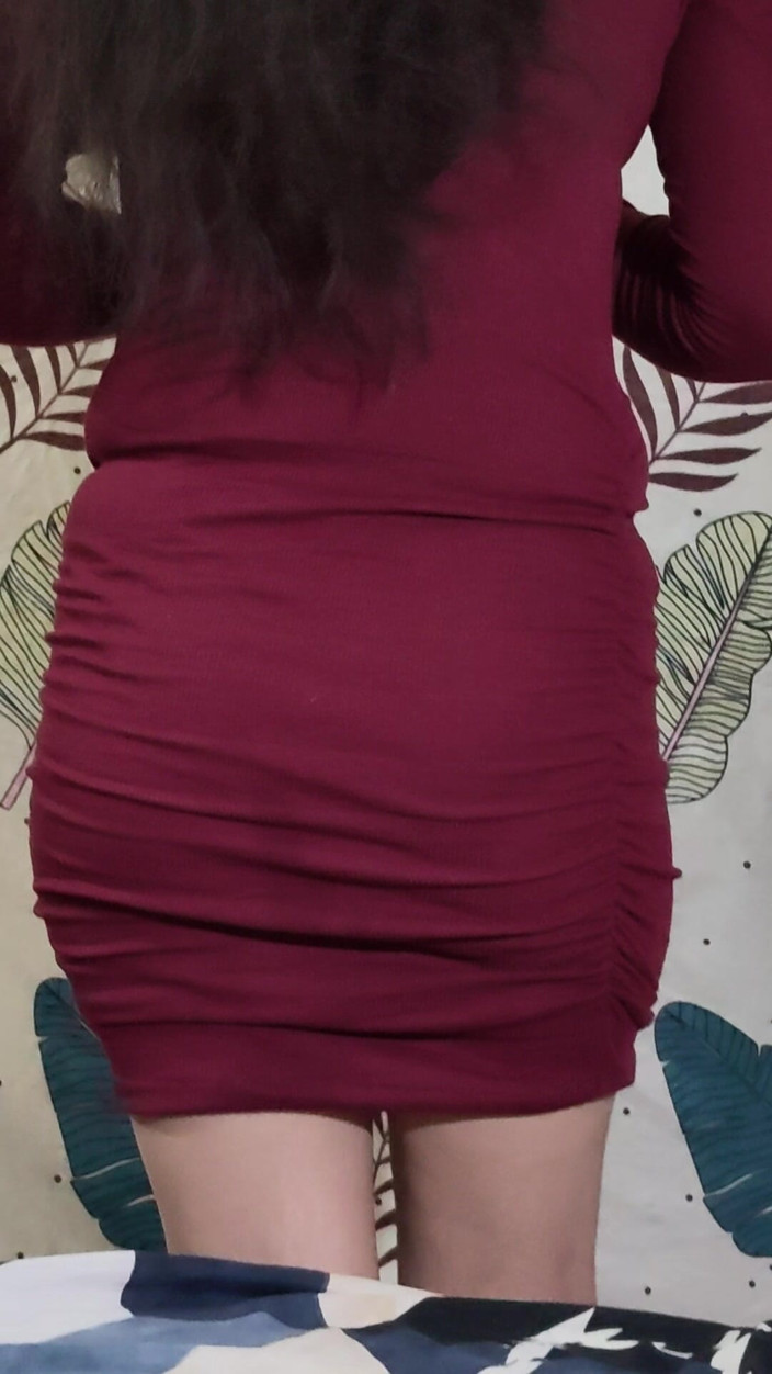 Sunnylesbians: Il vestito rosso vedi la mia bhabhi sunny casalinga indiana...