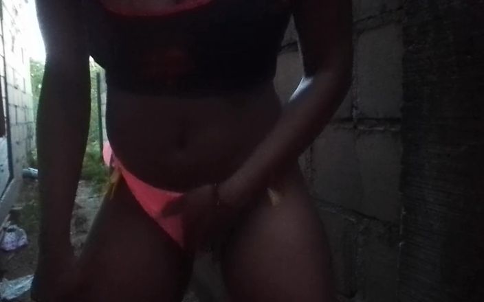 Super sexy ebony cuties: Venku tanec třese mojí prdelí a tření prstění mé kundičky