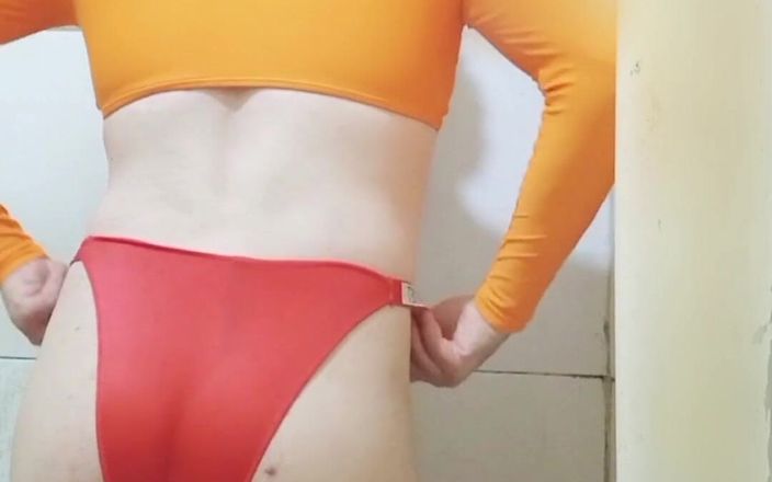 Carol videos shorts: Pakai celana dalam merahnya