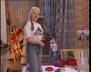 Seltsame Christine Heizt Ein - Strange Christine Turns up the Heat