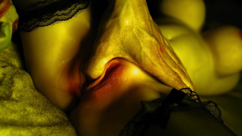 SEXY_GUYBEST: Jak uwielbia masturbować swoją mokrą cipkę