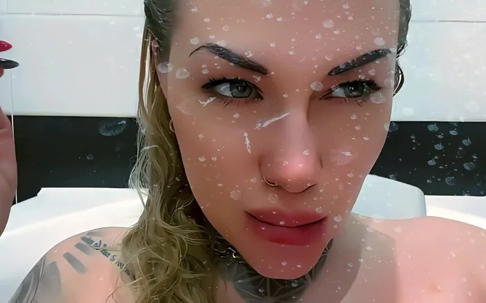 Goddess Misha Goldy: Lip Tease in the Bath Cum for My Perfect Lips,...