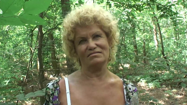 Mature Climax - 100% Mature Videos: Blondynka owłosiona dojrzała skacze na duży dong na zewnątrz