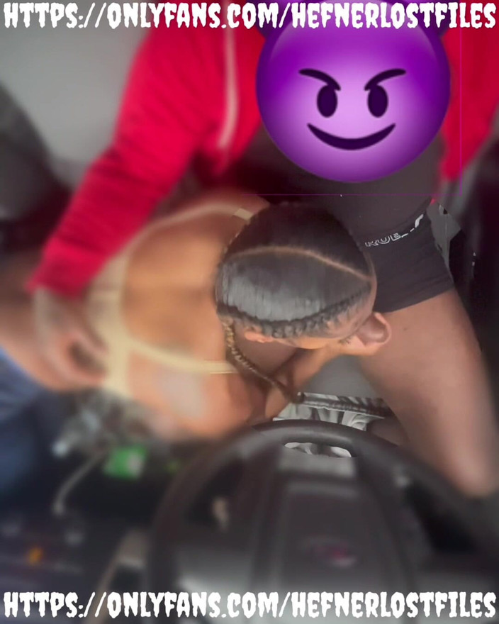 PlayboyHef: きれいな黒いスラットによる天井でのフェラチオ