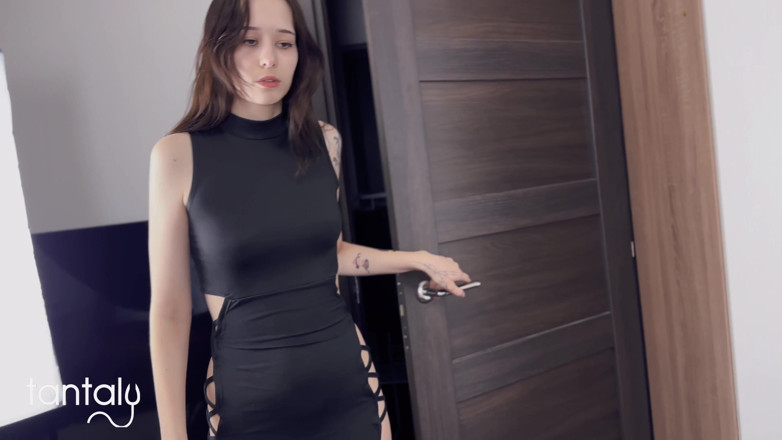 HannahKim: La sorellastra ha comprato al suo ragazzo una bambola del...