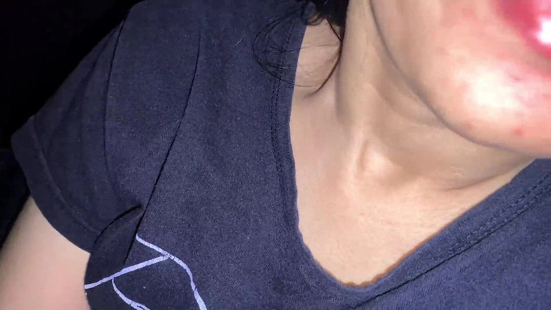 Rajiya: 아줌마는 호색한 행동을 하고 내 자지를 빨아