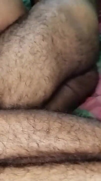 Ibu tiri montel mengongkek pelbagai posisi dan creampie di Vagaina