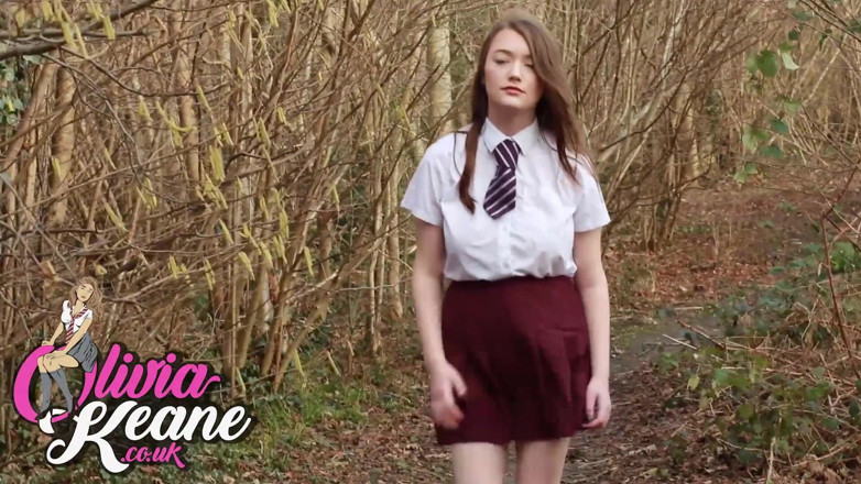 Olivia Keane: 18 Year Old Olivia Keane Pissing in the Woods