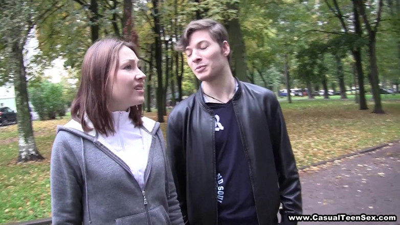 Casual Teen Sex: Cutie ošukaná do krku náhodným přítelem