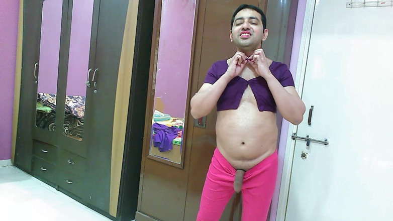 Cute & Nude Crossdresser: Dulce mariquita crossdresser femboy dulce piruleta en un top y...