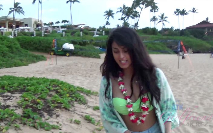 ATK Girlfriends: Virtuele vakantie in Hawaï met Sophia Leone deel 1