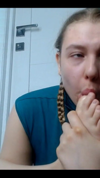 Lick Finger Feet While Make Ahegao!