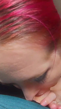 Peituda milf desleixada boquete e facial