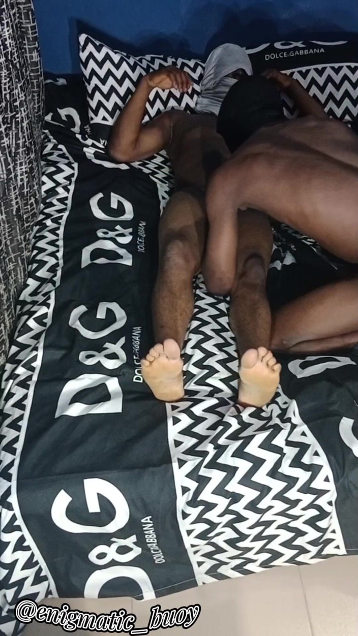 Enigmatic Buoy: Üvey erkek kardeşimi en iyi arkadaşıyla sikişirken nasıl yakaladım