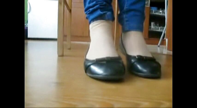 Foot Girls: Verpletterend klein soldaatje