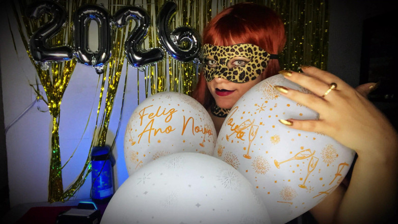 Goddess Li: Felina fa scoppiare i suoi palloncini di capodanno! (4k)