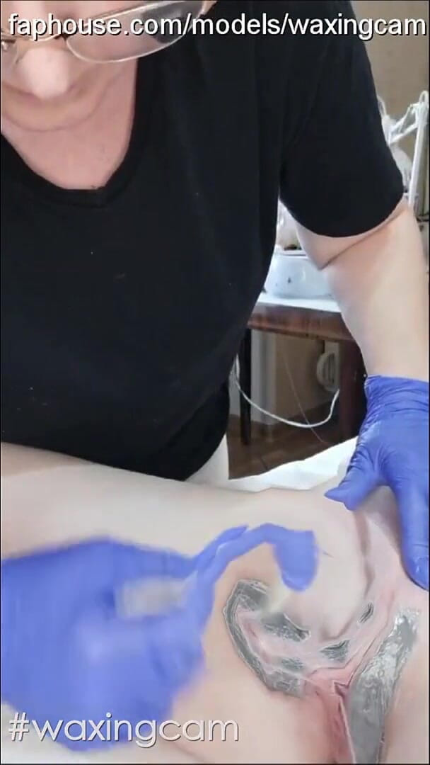 Waxing a Woman's Moaning Pussy (Waxing cam)