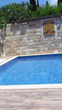 Jacuzzi sexo a três - quente latina e ébano chupa pau - Kiki Minaj e Bella Diosa