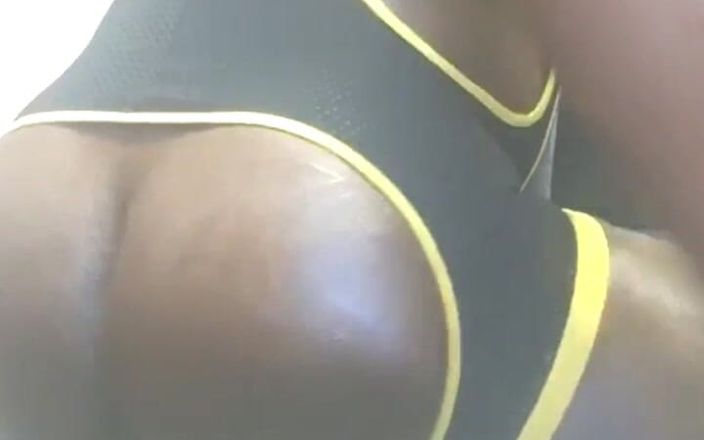 Black mature kinky muscle: Đấu vật mông cơ bắp singlet titplay &amp; wank cảnh