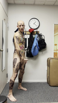 Twink masturbándose mientras consolador follada