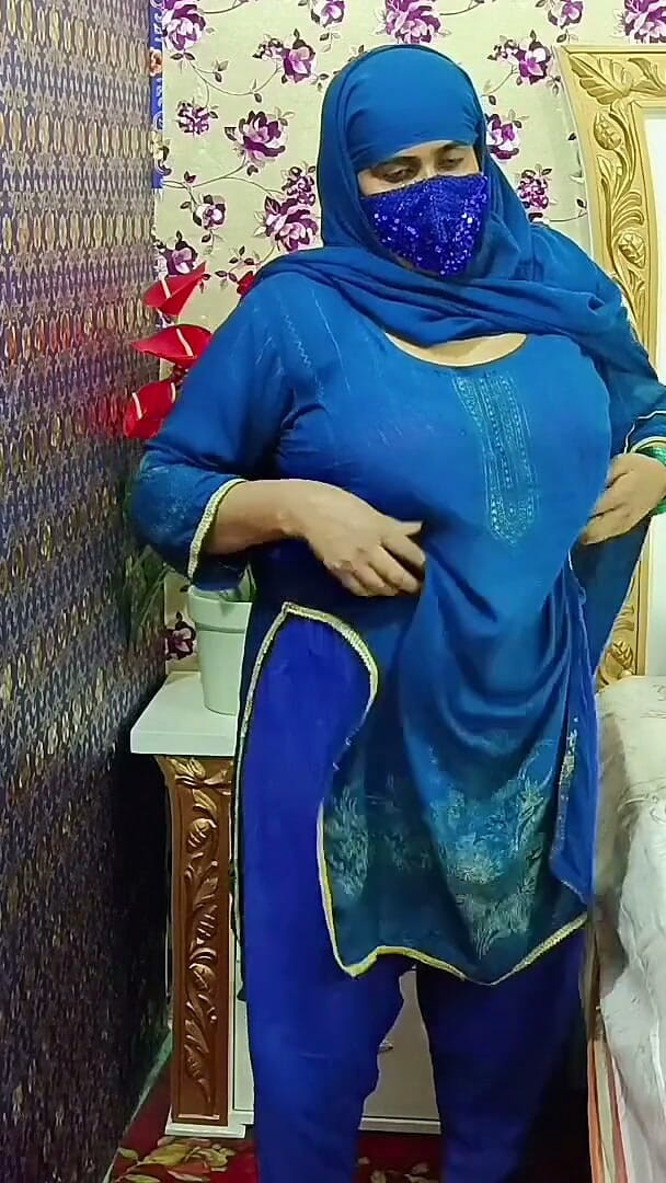 IndianHindiXxx: Huge Boobs Desi Paki Stepaunty Fucking Pussy with Cucumber