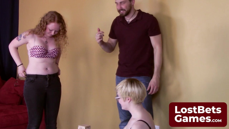 Lost Bets Games: Un jeu de strip-tease tordu soulève les enjeux où hooch...