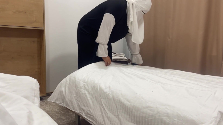 Lux Eva: Arabská služka svedla klienta v hotelovém pokoji