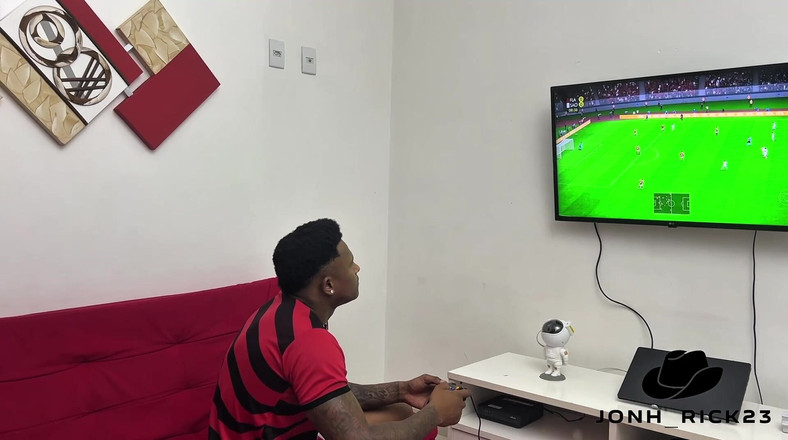 Jonh Rick: Jugaba videojuegos y mi hermanastro vino a darme una llamada.