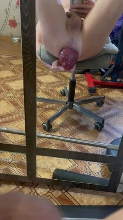 IncredibleGuy: ฉันนอนหงายและอวดอาการหย่อนยานของทวารหนักในขณะที่ไม่มีใครอยู่บ้าน