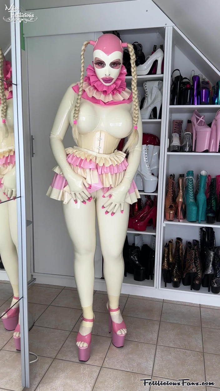 Miss_Fetilicious: Miss Fetilicious in Latex Barbie Doll Outfit