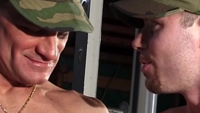 SEXUAL SIN GAY: Militari gay Soldiers_scene di culo 3_muscular si scopano i culi a...
