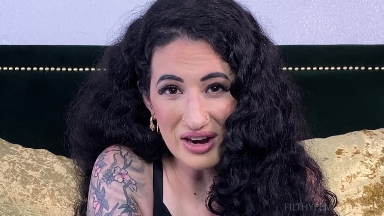 FilthyFemdom: Smutsig liten spermadump med Arabelle Raphael