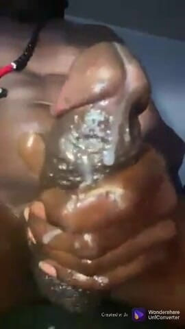 Big cum drippa: Kontol besar hitam meneteskan air mani dalam gerakan lambat