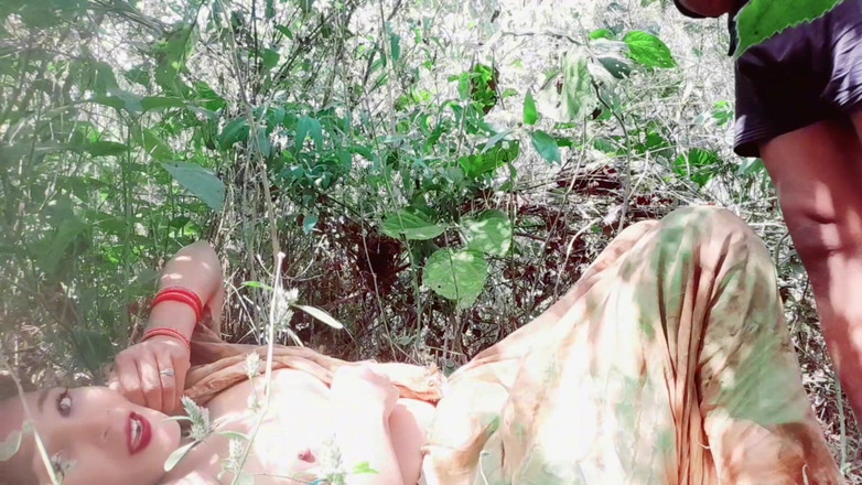 Renudbf: Melihat kakak ipar india lagi sendirian di hutan, abang ipar...