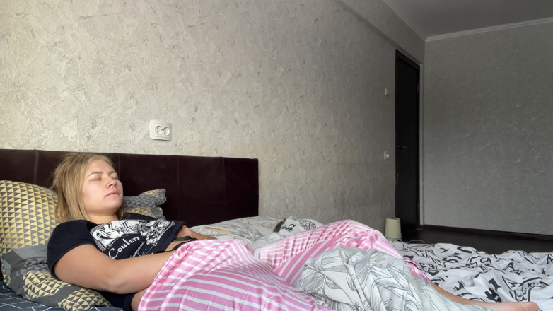Stacy_via: Ma belle-mère s’est fait laisser seule à la maison et éjaculer 2 fois
