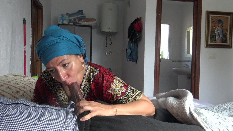 Souzan Halabi: Làm sạch ngoại tình với du khách da đen trong khách...