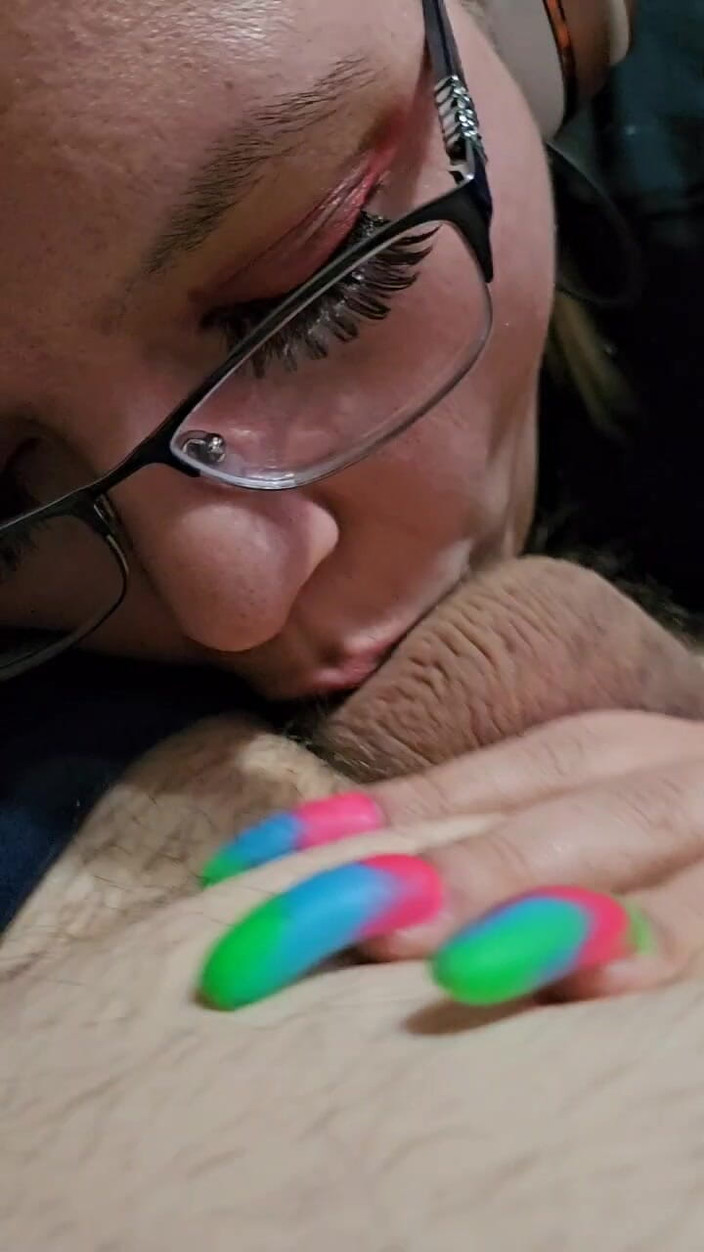 Funhousewife69: Cuba memberikan handjob bertukar menjadi blowjob