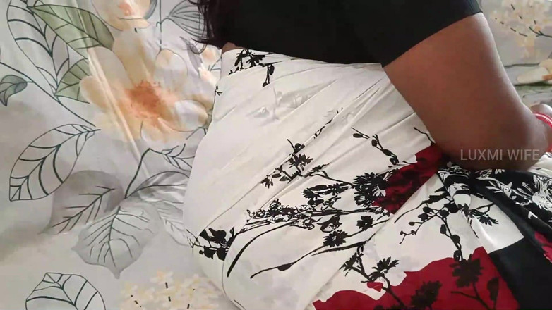 Luxmi Wife: Isteri dapat orgasme puncak yang mengalir dari pepek - 1