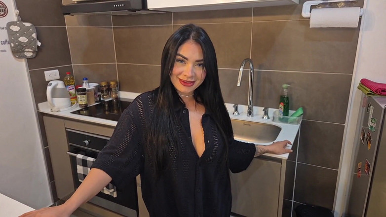 AlejandraPalacios: Evli kadın erkekler gününde ona iyi bir sakso çekiyor