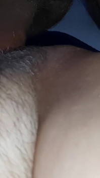 Eu fodo uma milf amadora com uma buceta com tesão.
