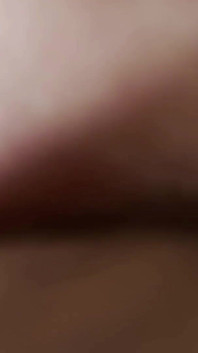 Sperma Bubbles. Cewek sange ini lagi asik nyepong kontol sampai mulutnya dicrot sperma hangat