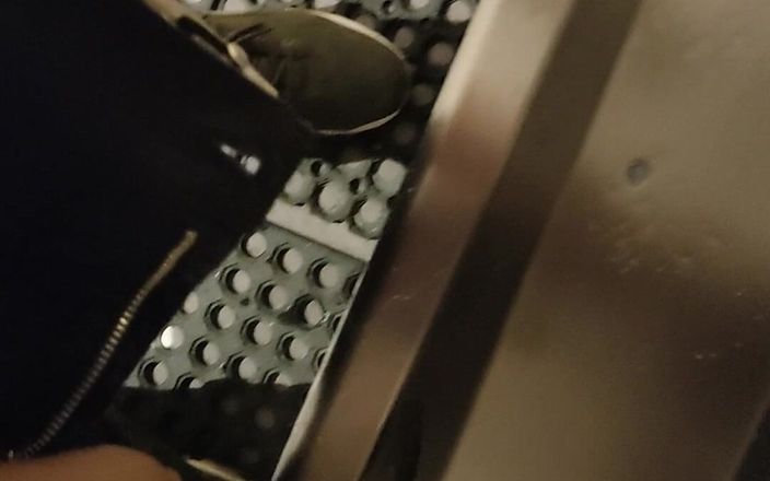 Bayer911: 晚上在爱尔兰酒吧撒尿