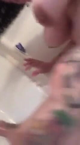 Curvyliz9: Anal play in shower