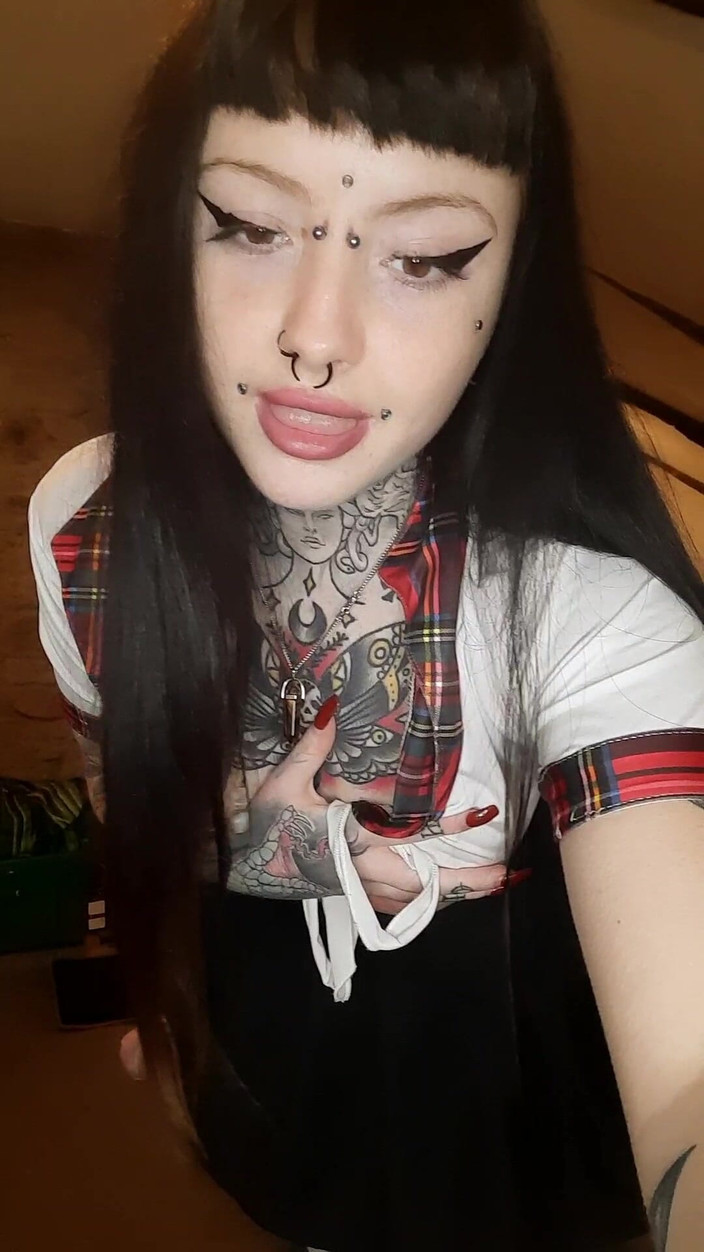 Yourfavecumslut: 내 방광은 오줌으로 가득해