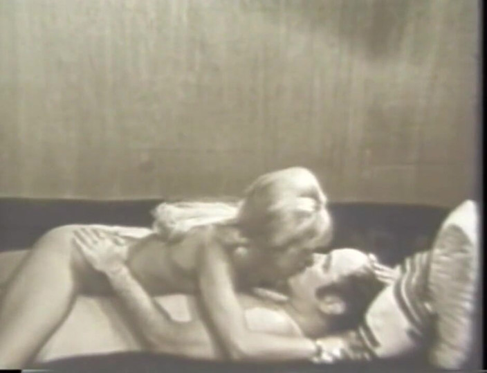 Vintage Usa: Wild blonde takes a vintage cock!