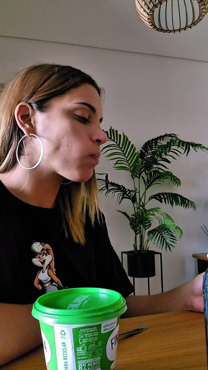 Young big apple: We hebben een snack gehad met mijn huisgenoot nadat we...